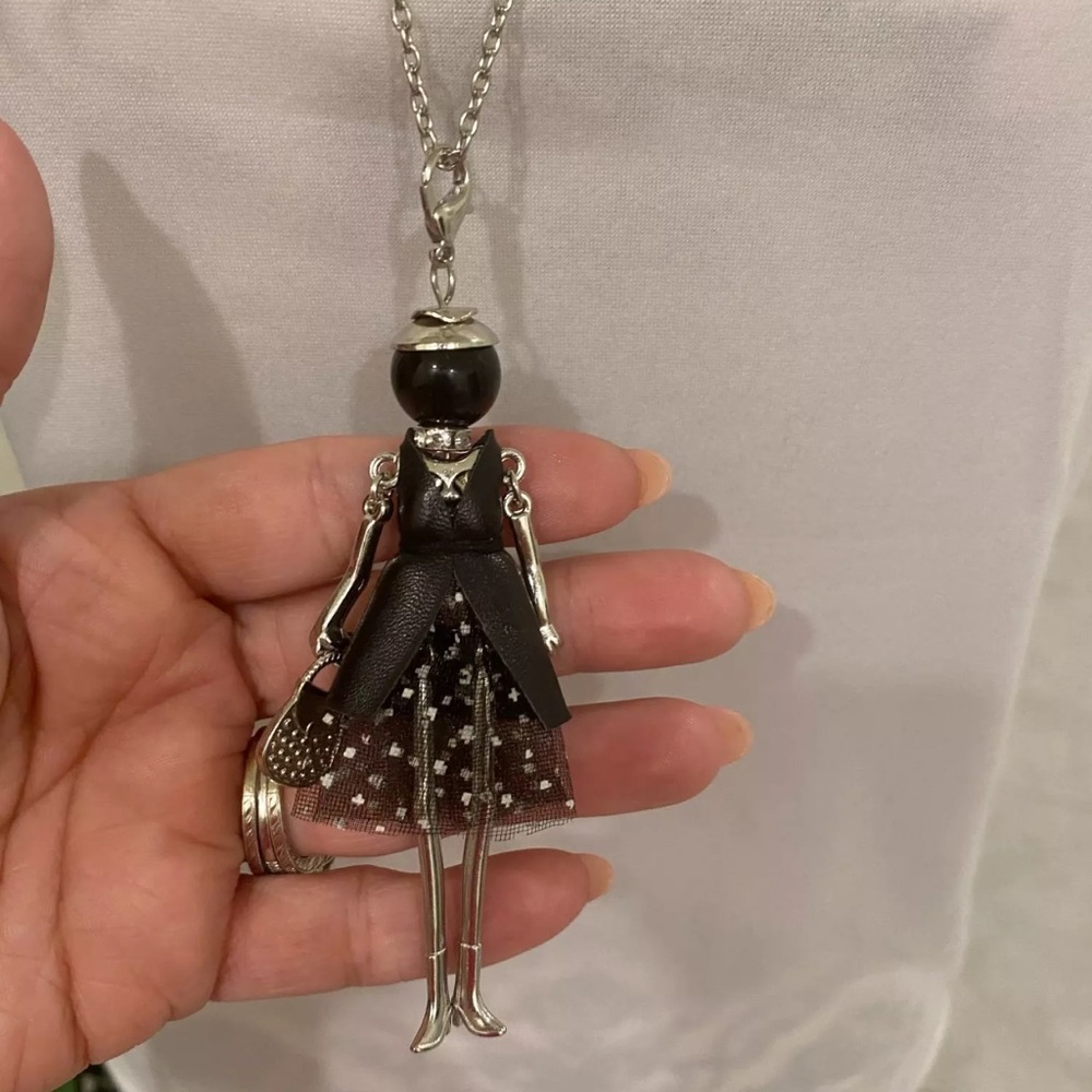 New Artisan Poshmark Shopper Sterling Silver Cloth White Sapphire Doll Necklace - Picture 4 of 10